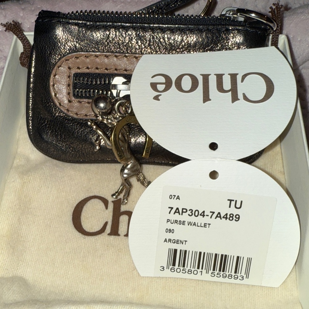 RARE Chloe Metallic Black and Brown Leather Key Holder with Charm - Picture 6 of 9